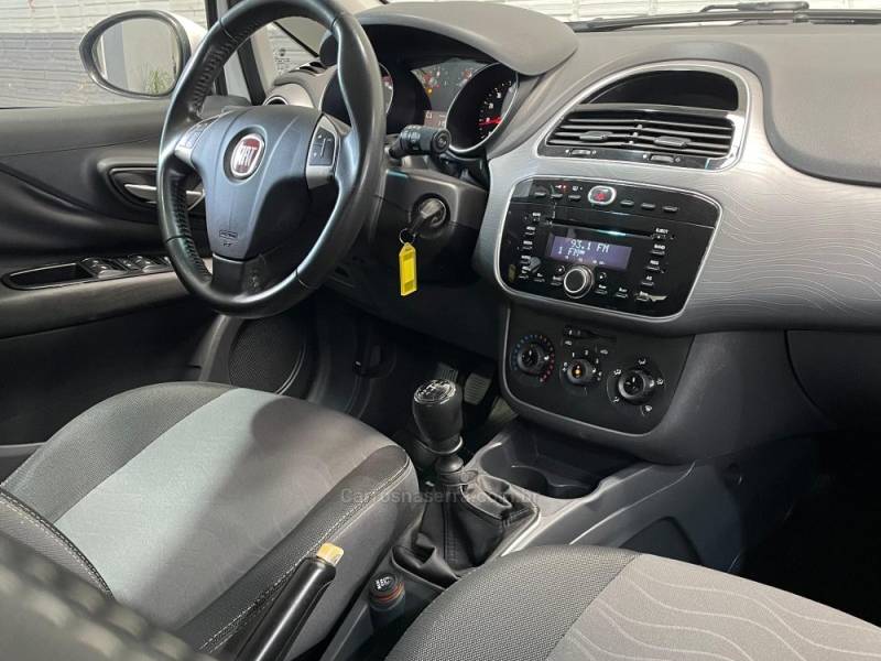 FIAT - PUNTO - 2014/2015 - Branca - R$ 45.990,00