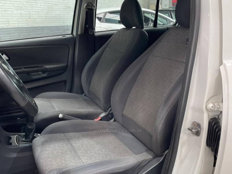 VOLKSWAGEN - FOX - 2012/2013 - Branca - R$ 32.990,00