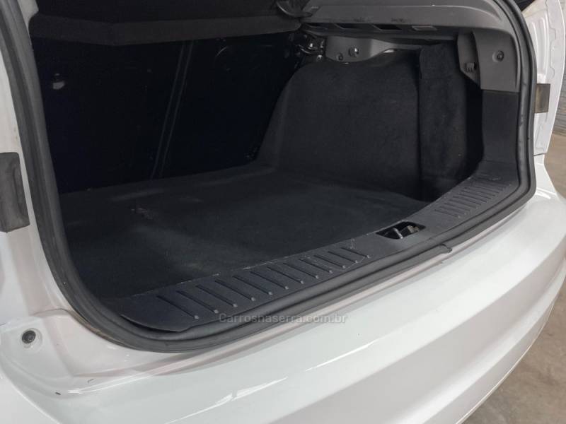 FORD - FOCUS - 2011/2012 - Branca - R$ 42.990,00