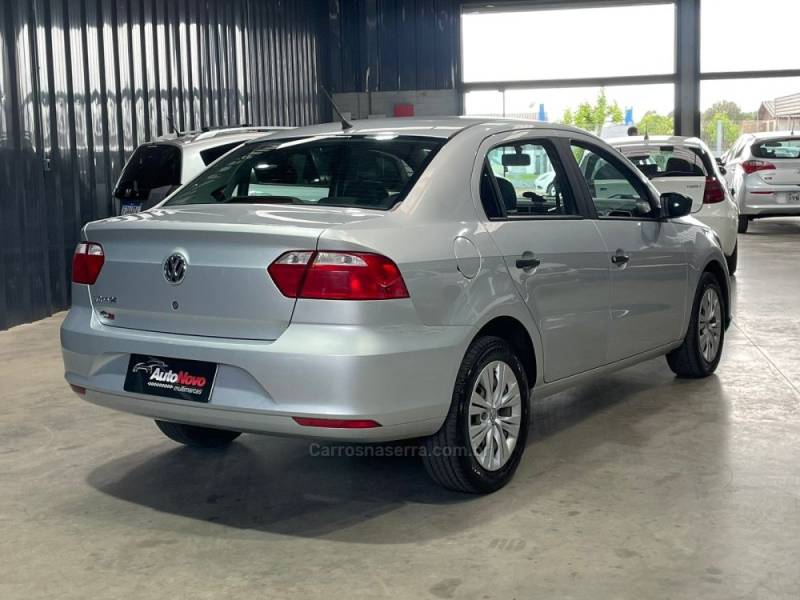 VOLKSWAGEN - VOYAGE - 2021/2022 - Prata - R$ 57.990,00