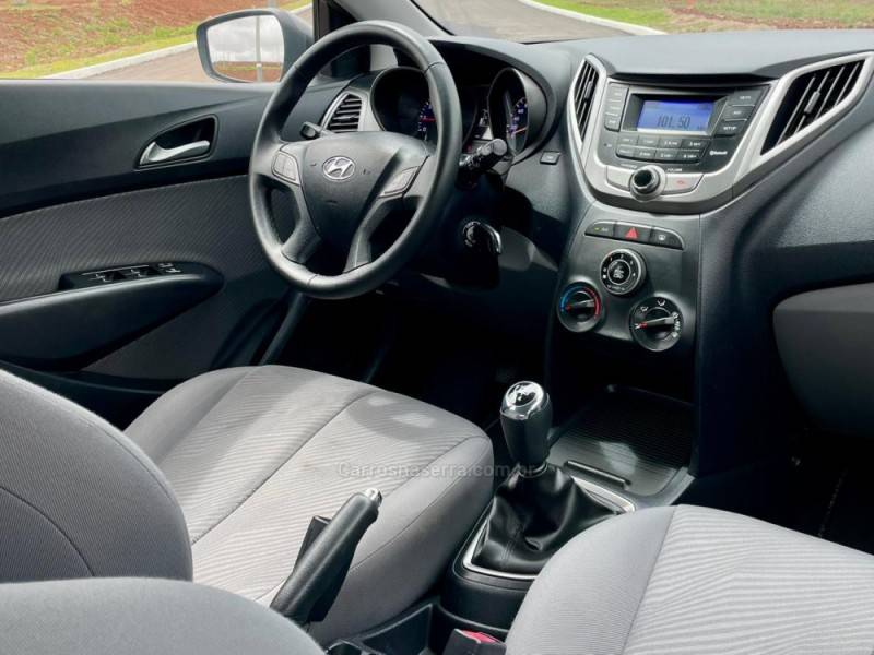 HYUNDAI - HB20 - 2012/2013 - Cinza - R$ 48.990,00