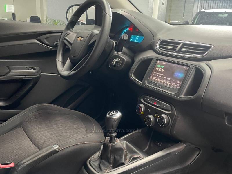 CHEVROLET - ONIX - 2014/2014 - Branca - R$ 47.990,00