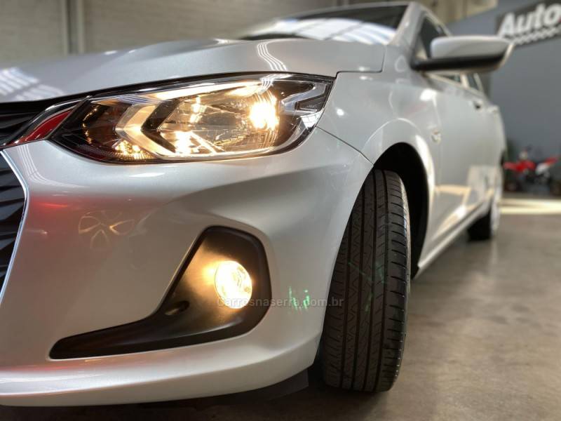 CHEVROLET - ONIX - 2023/2023 - Prata - R$ 89.990,00