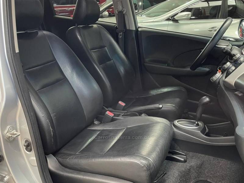 HONDA - FIT - 2013/2014 - Prata - R$ 59.990,00