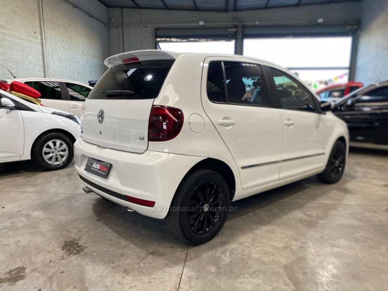 VOLKSWAGEN - FOX - 2011/2011 - Branca - R$ 38.990,00