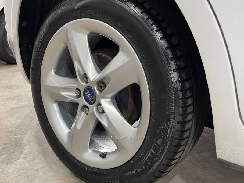 FORD - FOCUS - 2011/2012 - Branca - R$ 42.990,00