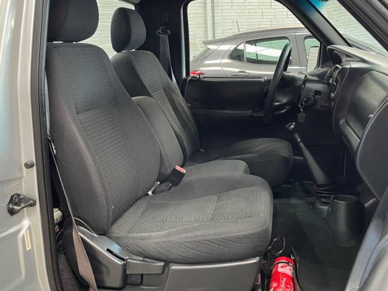 FORD - RANGER - 2009/2010 - Prata - R$ 57.990,00