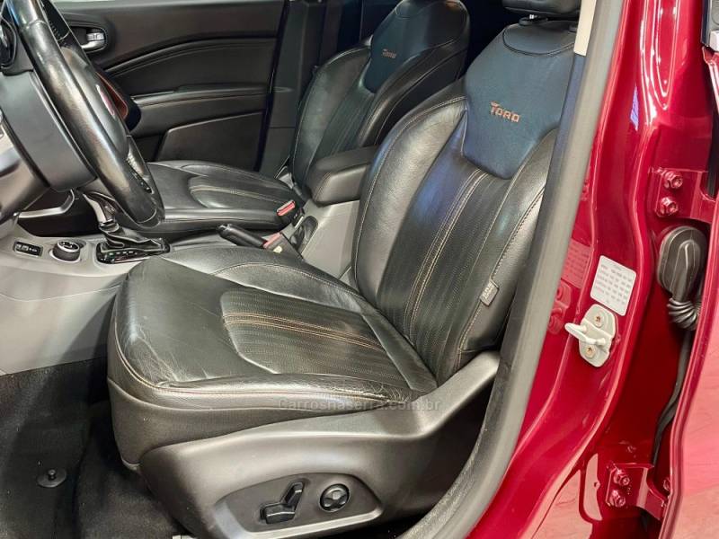 FIAT - TORO - 2017/2017 - Vinho - R$ 97.990,00