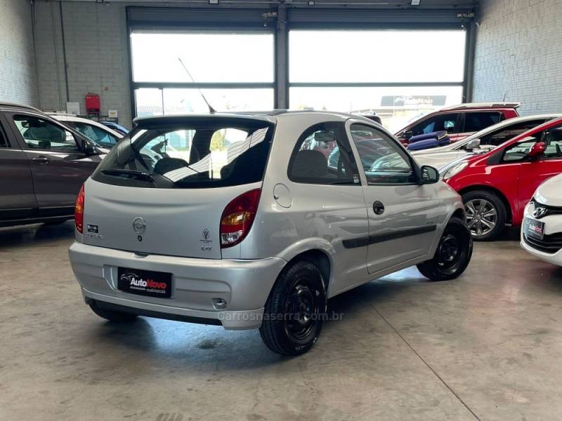 CHEVROLET - CELTA - 2004/2005 - Prata - R$ 19.990,00