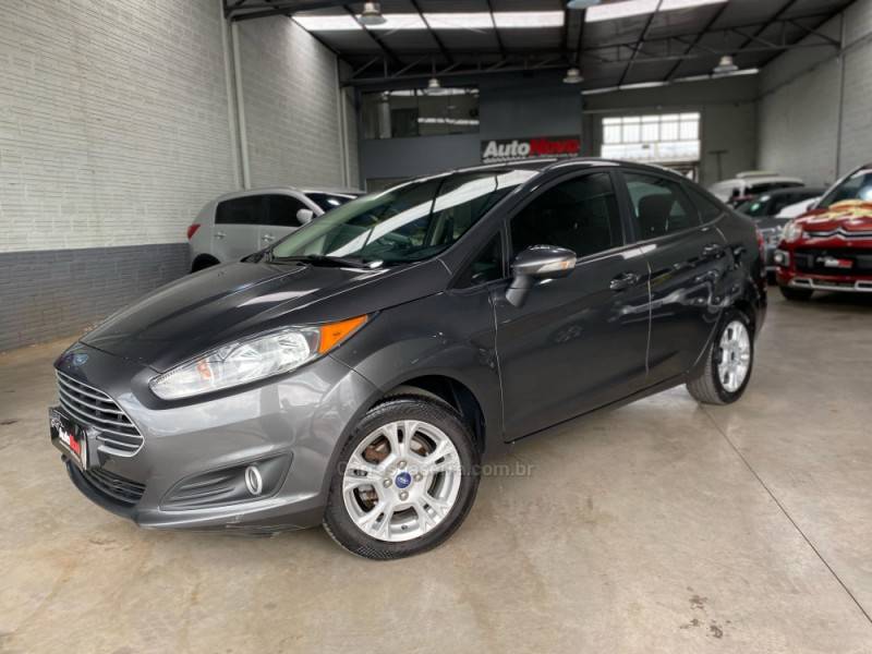 FORD - FIESTA - 2015/2015 - Cinza - R$ 45.990,00