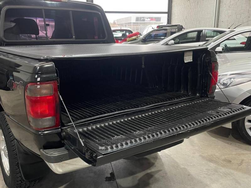FORD - RANGER - 2004/2004 - Preta - Sob Consulta