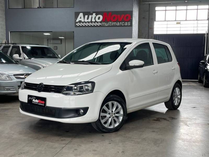 VOLKSWAGEN - FOX - 2012/2013 - Branca - R$ 32.990,00