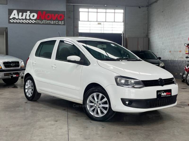 VOLKSWAGEN - FOX - 2012/2013 - Branca - R$ 32.990,00