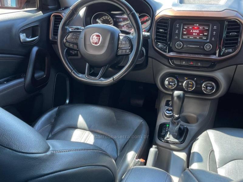 FIAT - TORO - 2017/2017 - Vinho - R$ 97.990,00