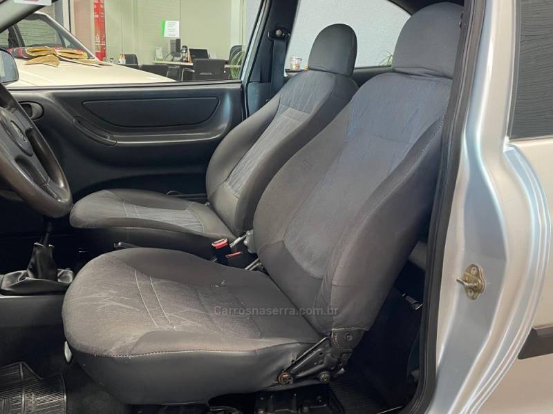 CHEVROLET - CELTA - 2004/2005 - Prata - R$ 19.990,00