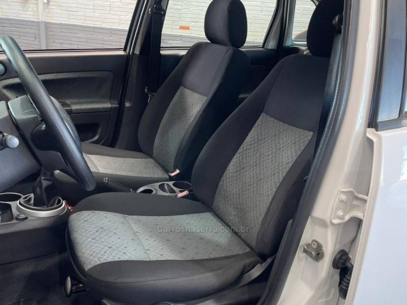 FORD - FIESTA - 2013/2014 - Branca - R$ 34.990,00