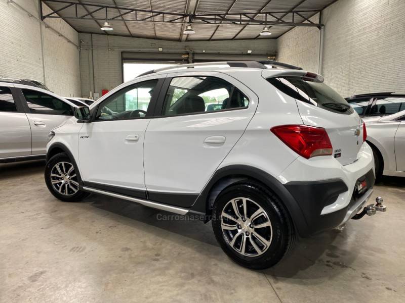 CHEVROLET - ONIX - 2018/2018 - Branca - R$ 69.990,00