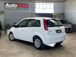 FORD - FIESTA - 2013/2014 - Branca - R$ 34.990,00