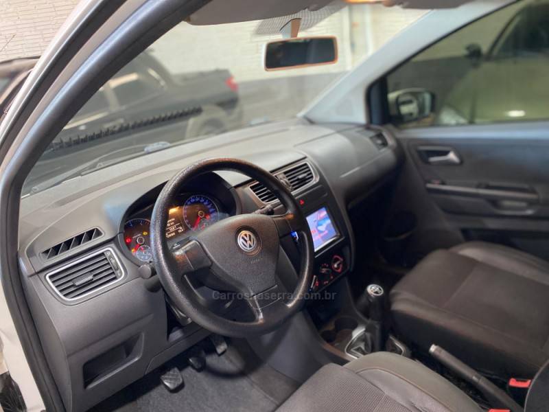 VOLKSWAGEN - FOX - 2011/2011 - Branca - R$ 38.990,00