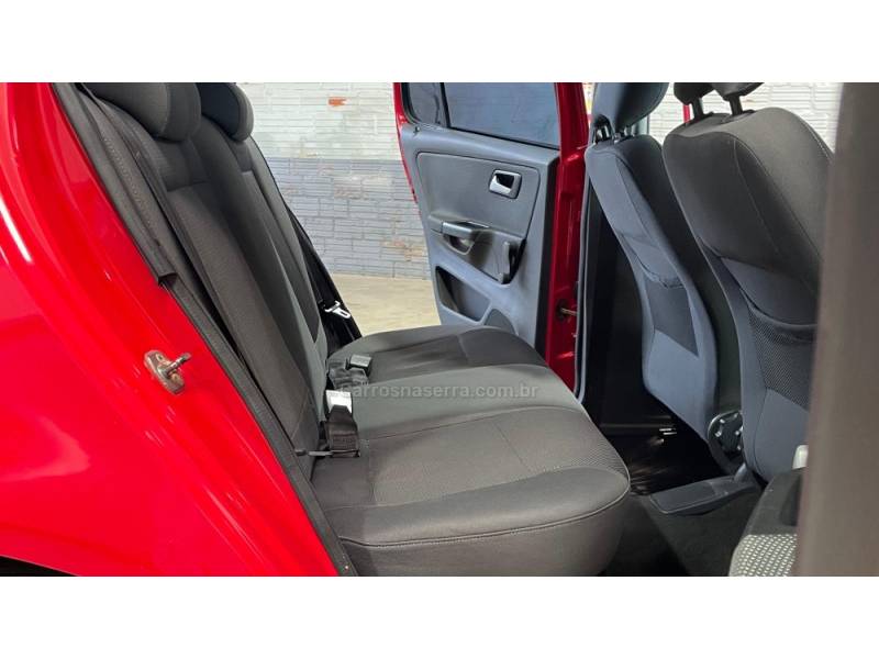VOLKSWAGEN - FOX - 2011/2011 - Vermelha - R$ 28.990,00