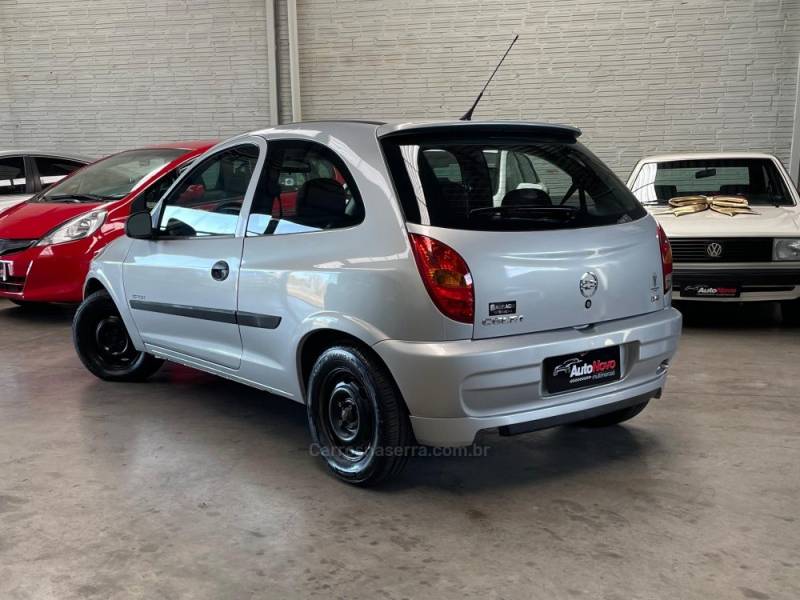 CHEVROLET - CELTA - 2004/2005 - Prata - R$ 19.990,00