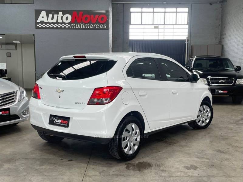 CHEVROLET - ONIX - 2014/2014 - Branca - R$ 47.990,00