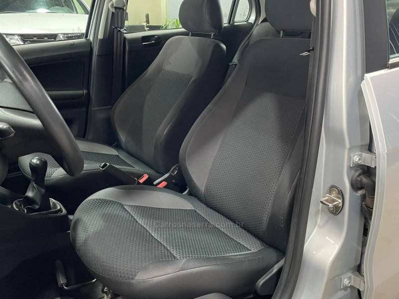 VOLKSWAGEN - VOYAGE - 2021/2022 - Prata - R$ 57.990,00