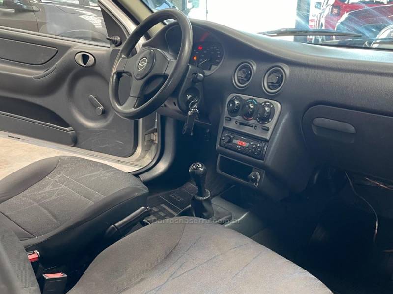 CHEVROLET - CELTA - 2004/2005 - Prata - R$ 19.990,00