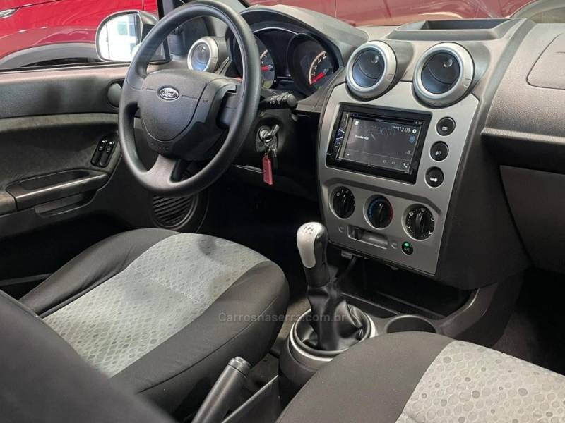 FORD - FIESTA - 2013/2014 - Branca - R$ 34.990,00