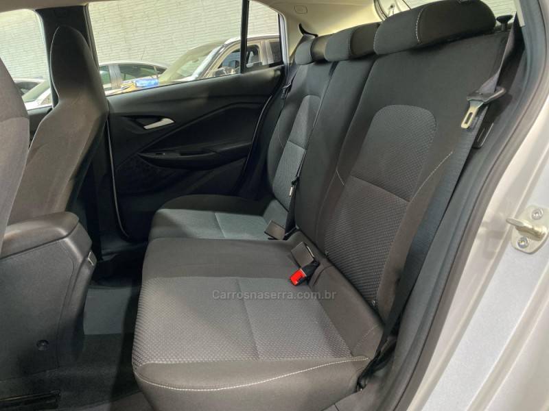 CHEVROLET - ONIX - 2023/2023 - Prata - R$ 89.990,00