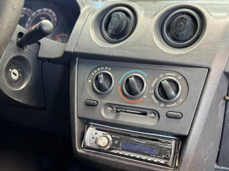 CHEVROLET - CELTA - 2006/2007 - Branca - R$ 18.490,00