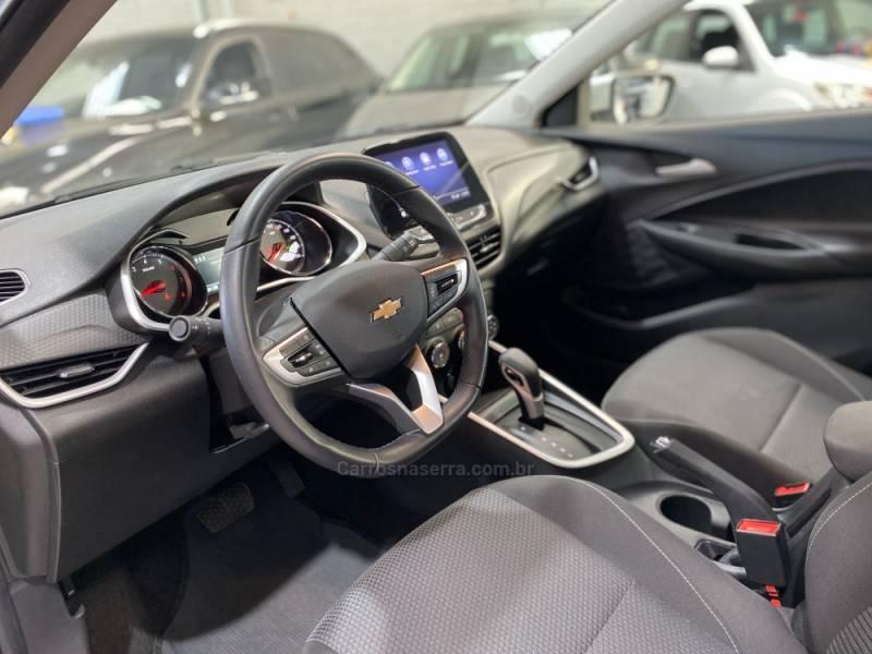 CHEVROLET - ONIX - 2023/2023 - Prata - R$ 89.990,00