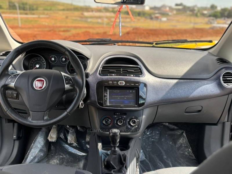 FIAT - PUNTO - 2013/2014 - Preta - R$ 42.990,00