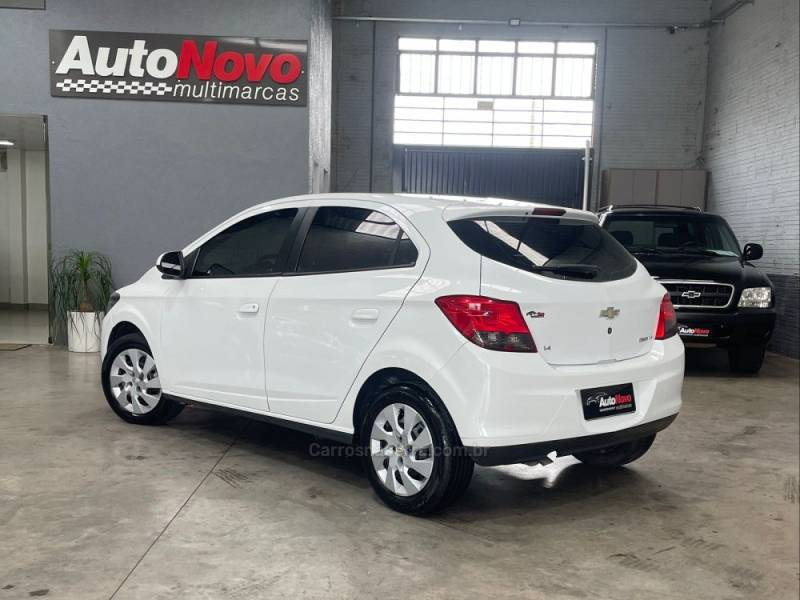 CHEVROLET - ONIX - 2014/2014 - Branca - R$ 47.990,00