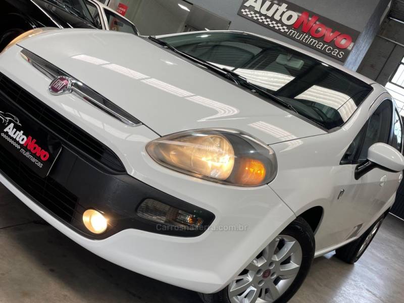 FIAT - PUNTO - 2014/2015 - Branca - R$ 45.990,00