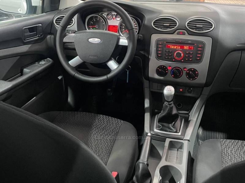 FORD - FOCUS - 2011/2012 - Branca - R$ 42.990,00